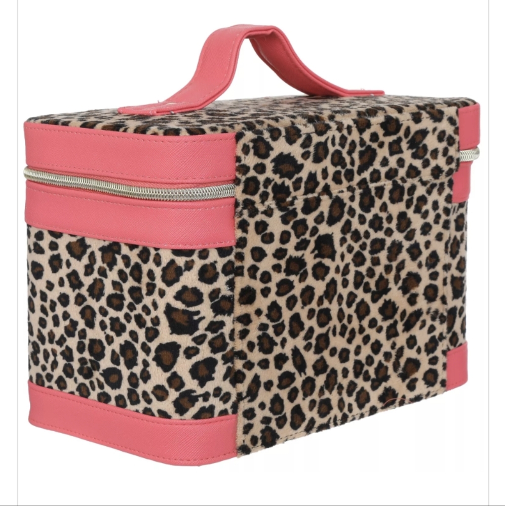 🆕📢📢LAST ONE....Cheetah Print Cosmetic Train Case - Picture 7 of 9